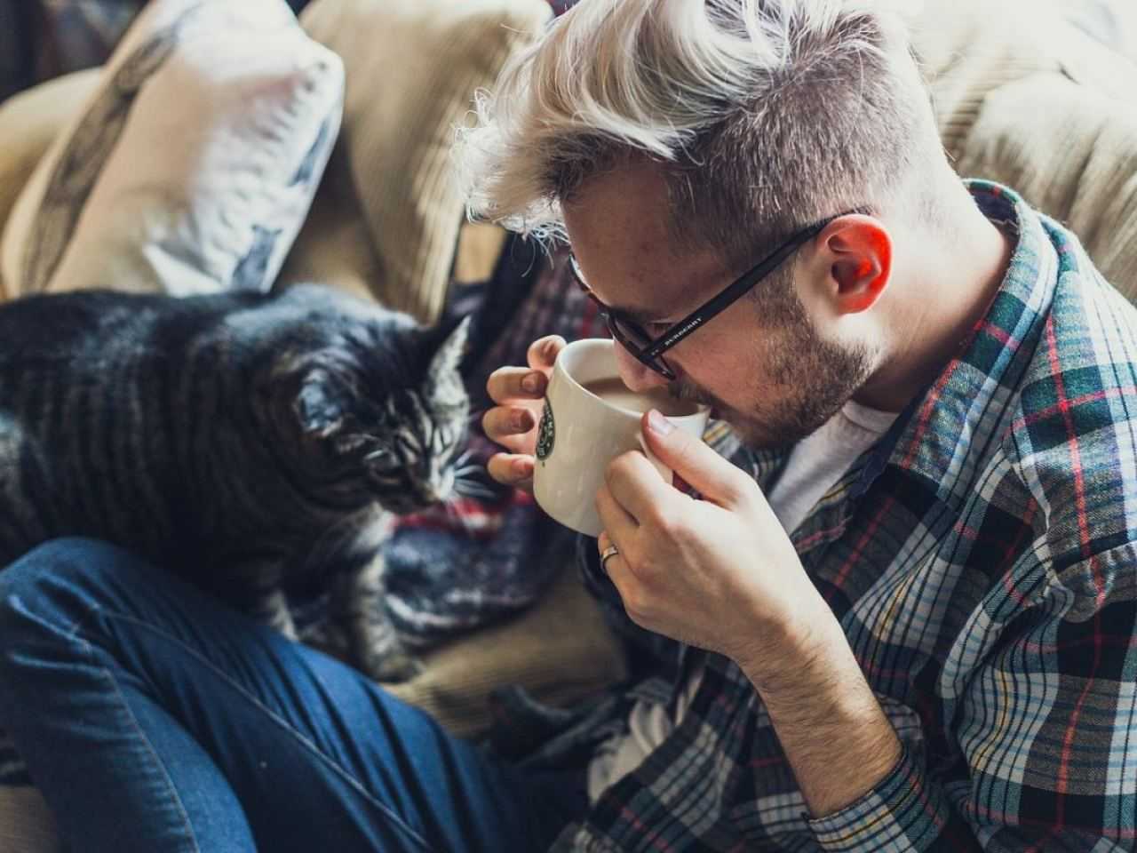 Una tazza di caffè tardiva danneggia la qualità del sonno: realtà o finzione?