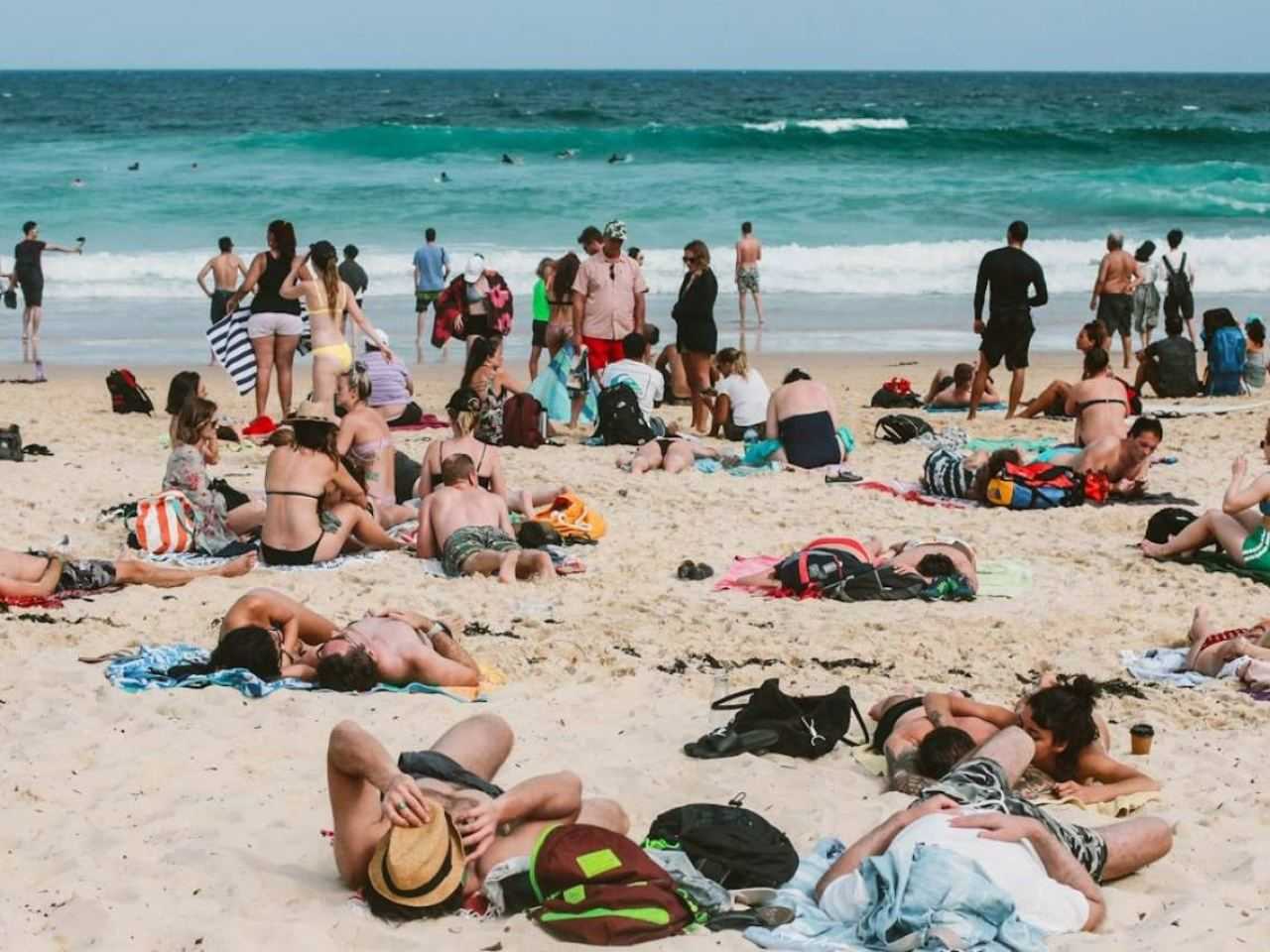 Feestje op het strand loopt helemaal uit de hand en eindigt in het ziekenhuis