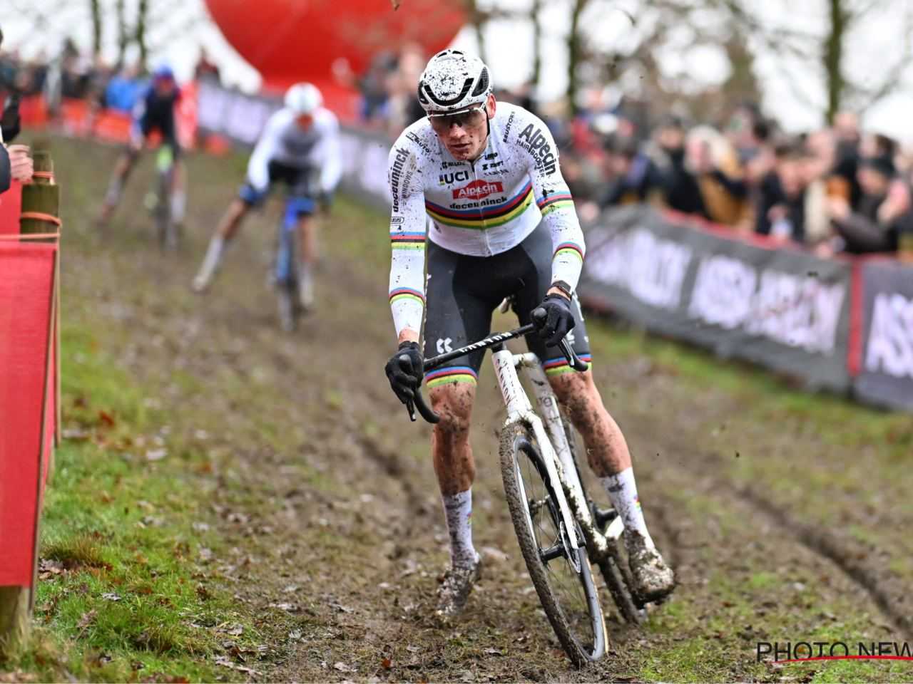 Mathieu van der Poel boos op zichzelf, ondanks derde zege op rij in ...