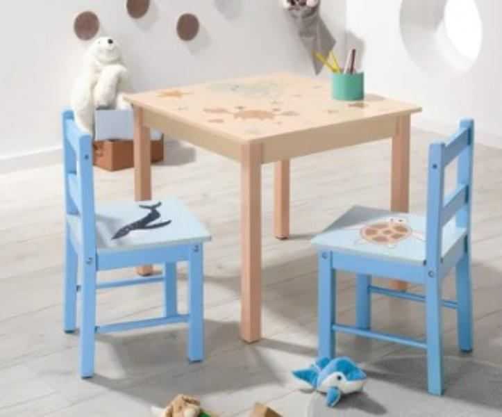 tafel met twee stoelen kinderen (1).jpg