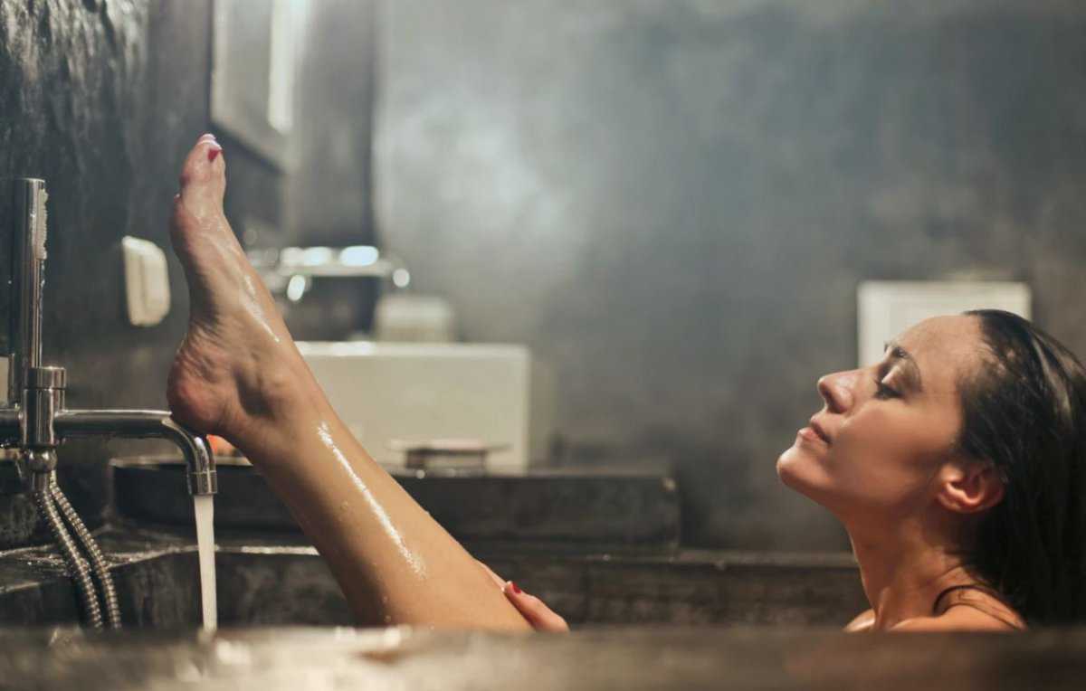 Vrouw bad lichaamsverzorging 