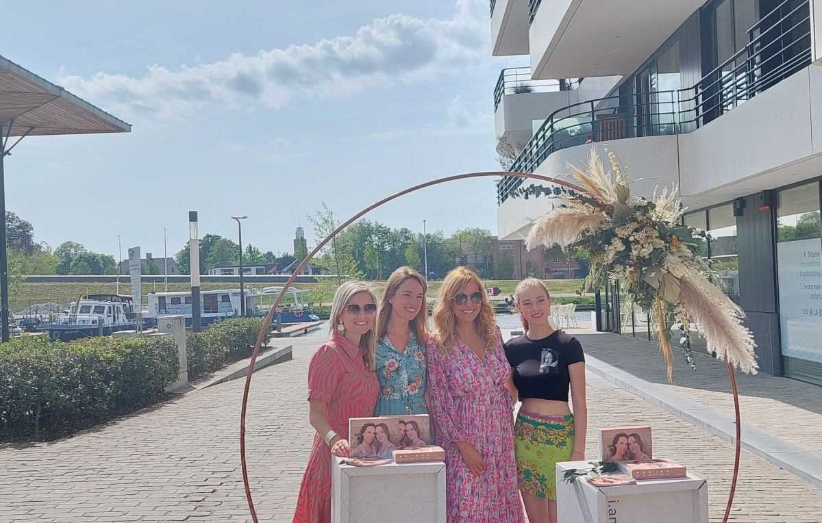 Stephanie Planckaert, Iluna Planckaert en Caroline Rigo