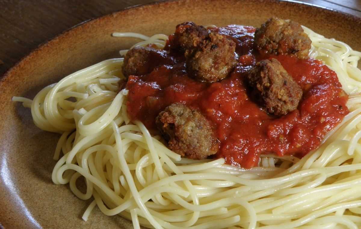 balletjes in tomatensaus met spaghetti
