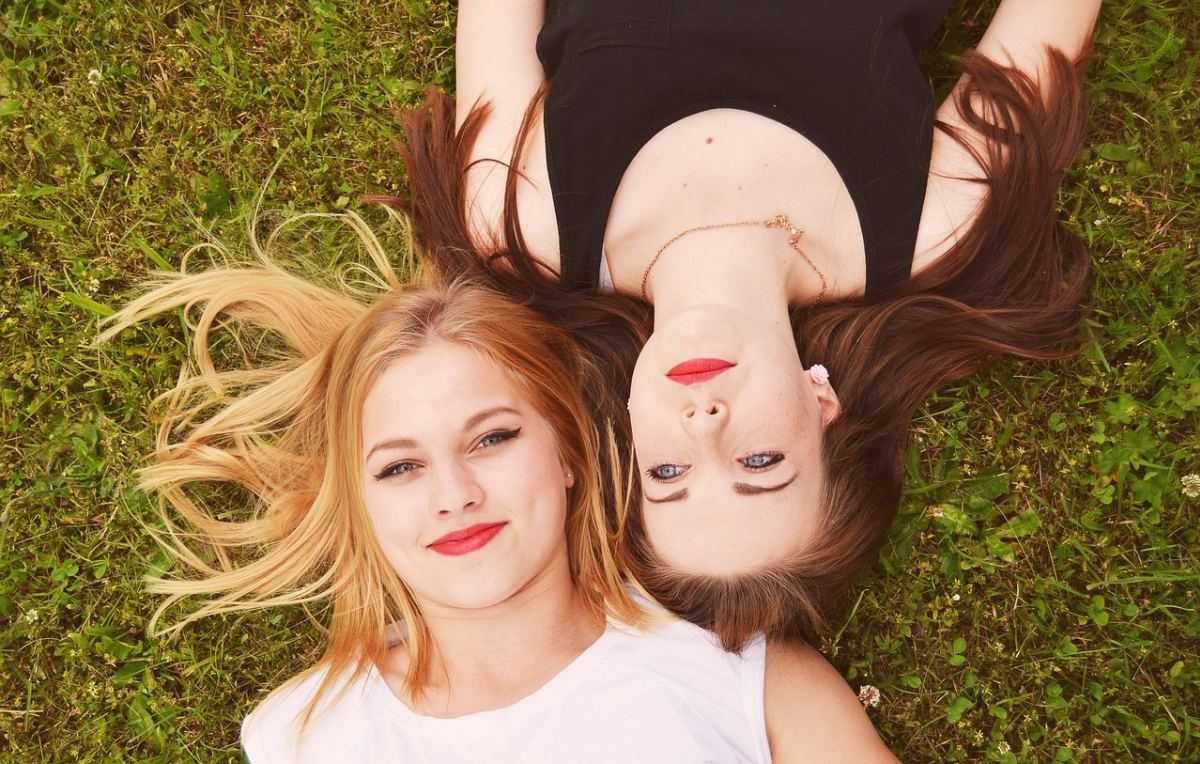haar, haren, glans, meisjes, vriendinnen, vriendschap, lipstick