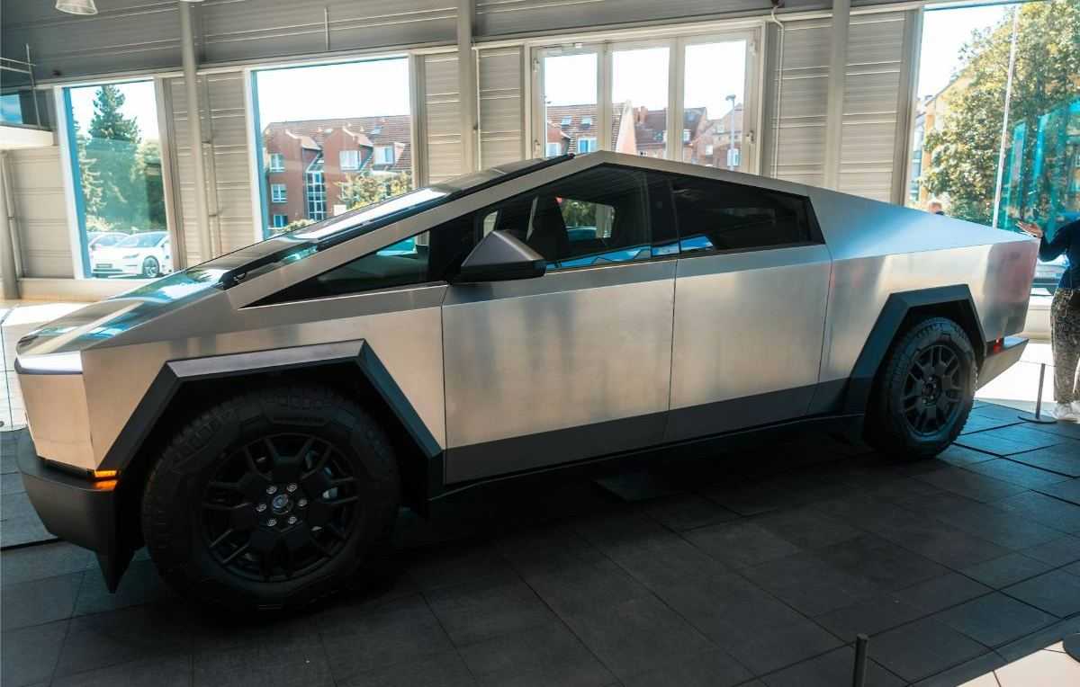 tesla cybertruc