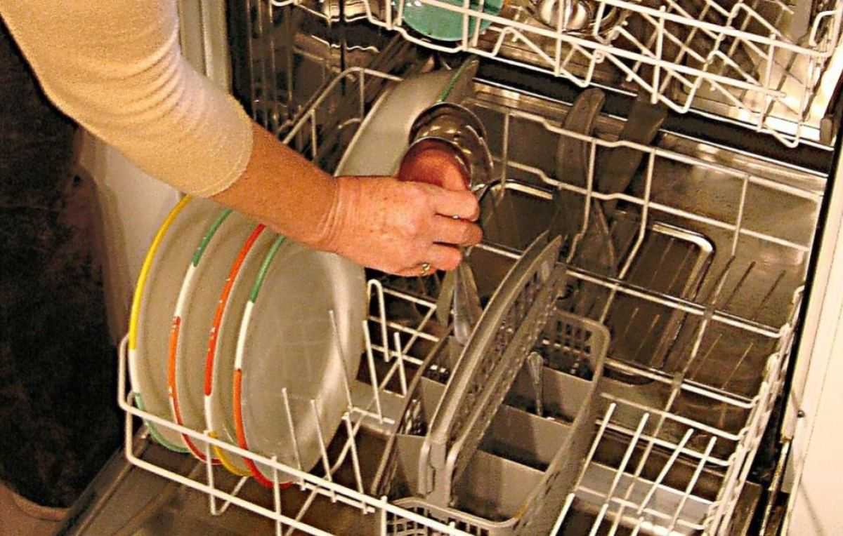 afwasmachine, vaatwasser inladen, servies, afwassen