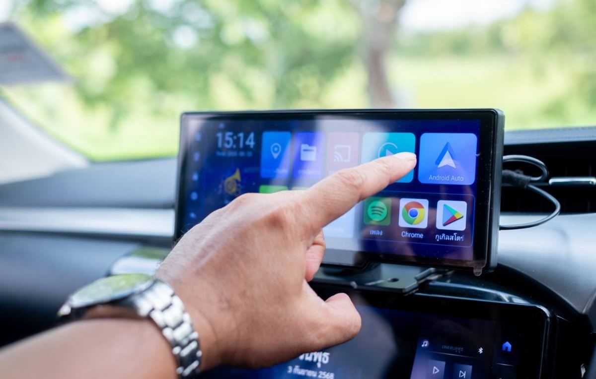 Gebruik jij Android Auto of Apple CarPlay? Veiligheidsdienst lanceert ...