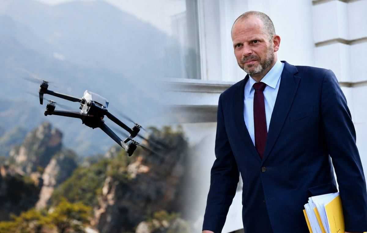 drone - theo francken