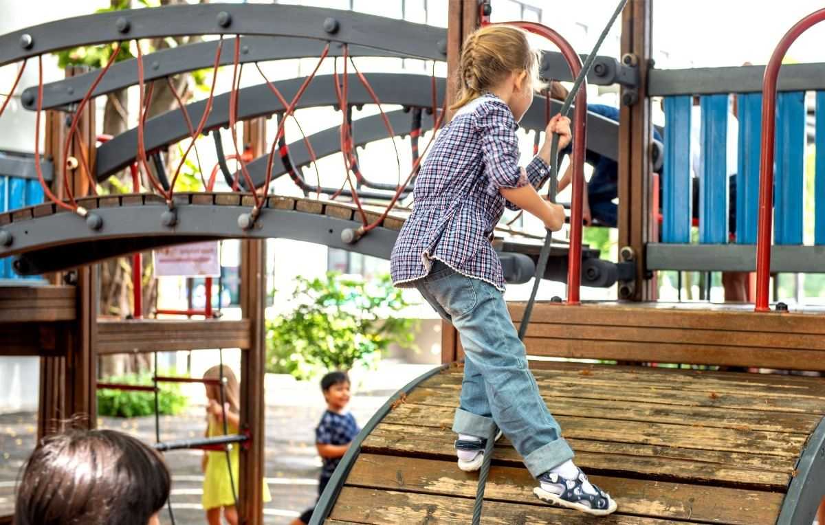 kinderen spelen