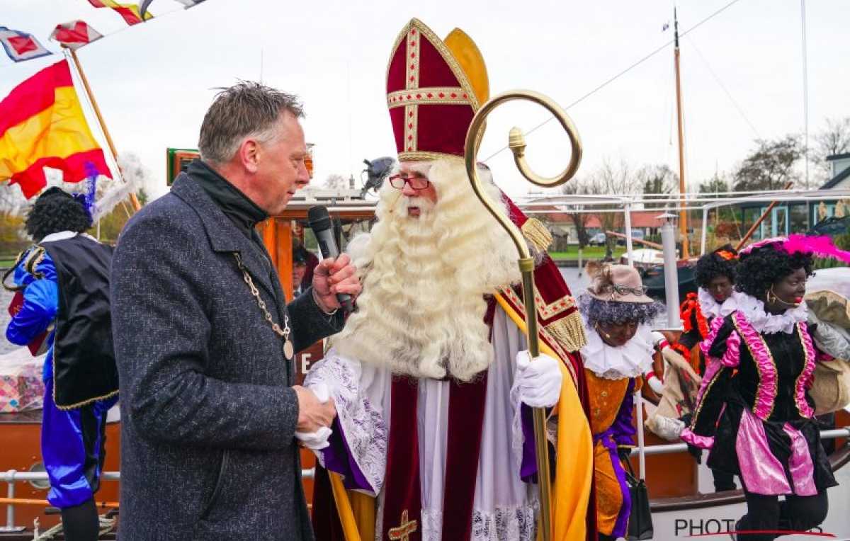 Hakenkruis En Hitlersnor Voor Sinterklaas Onze Piet Blijft Zwart Onze Gemeenschap Wit Redactie24