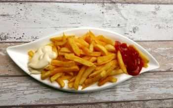 frieten, maynaise, ketchup
