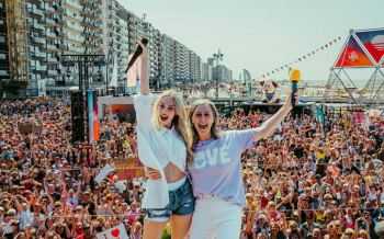 Radio 2 Camille en Kim Debrie Zomerhit (1).jpg