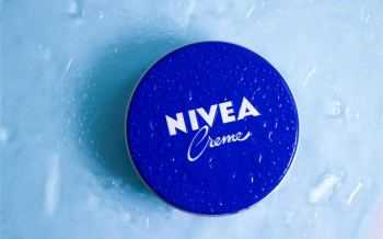 shutterstock_2165039077 (1).jpg Nivea creme