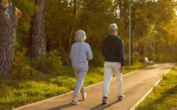 ouderen, wandelen, sportief, bejaarden