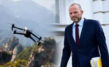 drone - theo francken