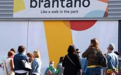 Lange wachtrijen bij uitverkoop Brantano