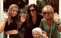 Valerie De Booser en Zita Wauters met (overgroot)moeder