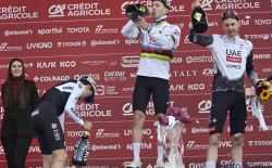Tadej Pogacar en Tim Wellens op podium Strade Bianche.