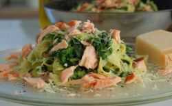 pasta zalm, spinazie en roomsaus