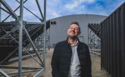 Bart De Pauw kan het amper geloven: eerste show in geen tijd uitverkocht, nieuwe data al aangekondigd