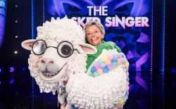 Na exit Ingeborg uit 'The Masked Singer': Haar man Roland doet zijn beklag