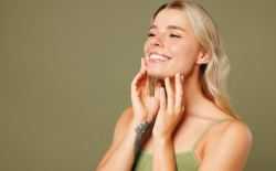 jonge vrouw, lichaamsverzorging, kaaklijn, tanden