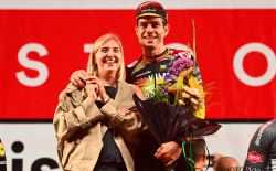 Sarah De Bie en Wout van Aert