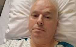 Mark Tijsmans deelt foto vanuit ziekenhuisbed: “Ik heb darmkanker”