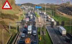 verkeersbord + snelweg