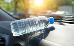Plastic fles auto warmte