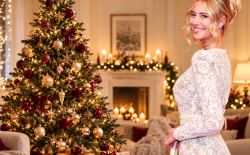 Celine Van Ouytsel zet haar kerstboom op 1 november: is dat eigenlijk te vroeg?