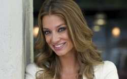 Véronique De Kock kaart gevoelig onderwerp aan in vliegtuig dat reizigers bezighoudt